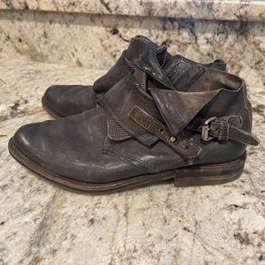 A.S. 98 leather distressed low ankle shoes